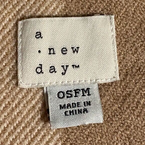 A New Day Poncho Flannel Fringe Plaid Women’s OS Cream Tan Brown Gray. - Picture 9 of 11